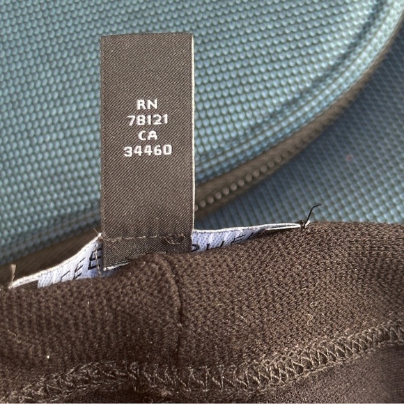 Eileen Fisher Slim Ankle Pants Size Medium - Black - Picture 9 of 10